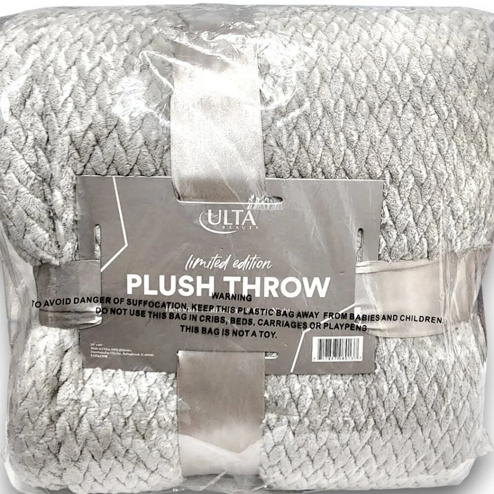 ULTA Beauty Sherpa Plush Throw Blanket Gray & White 50x60 NWT - Picture 3 of 8